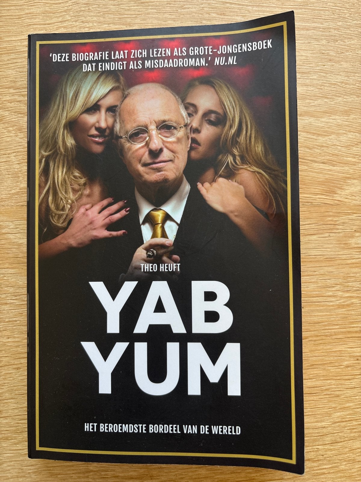 Theo Heuft - Yab Yum, Boeken, Detectives, Zo goed als nieuw, Ophalen of Verzenden