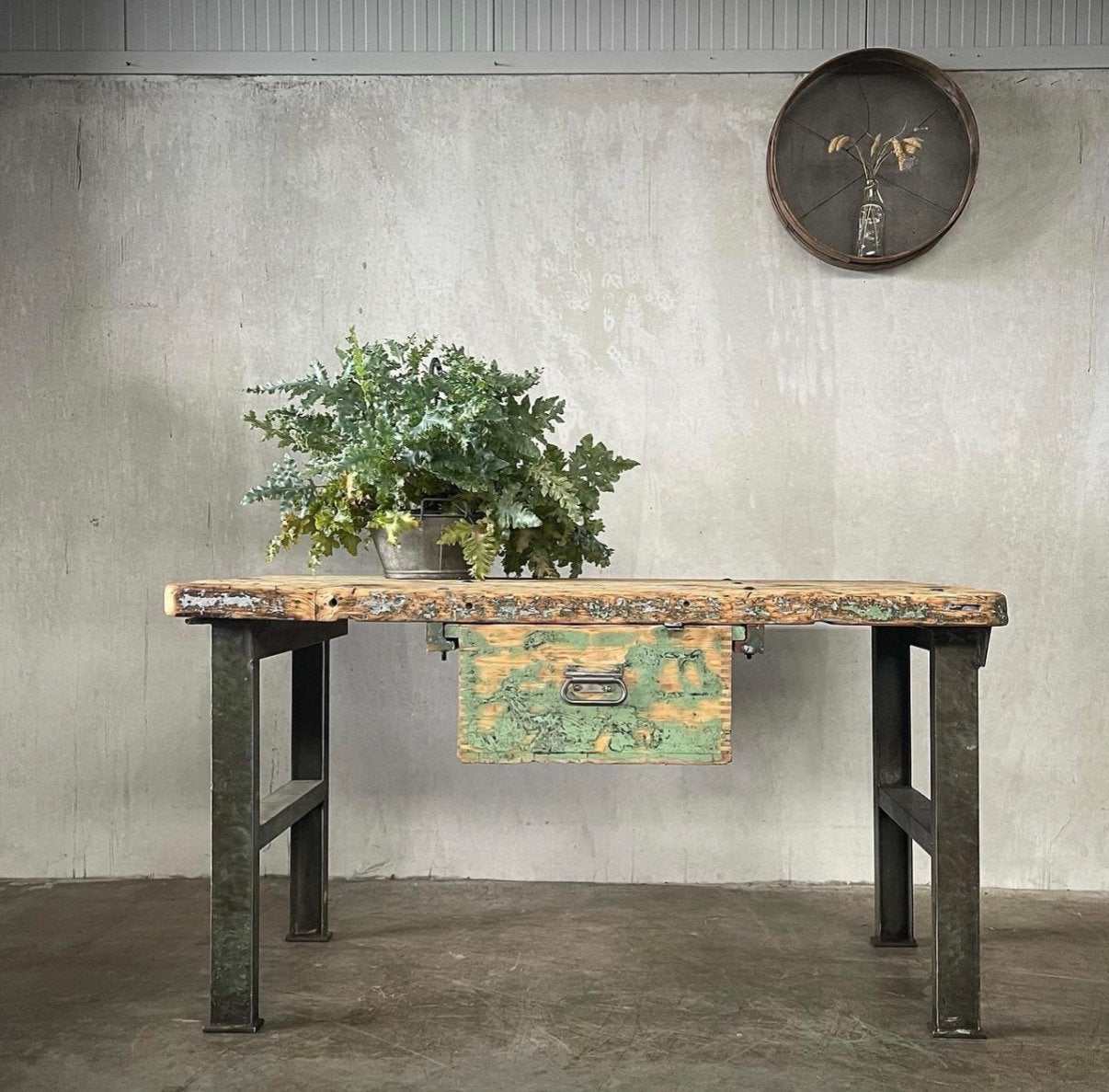 Antieke werktafel, oude werkbank, vintage dressoir, keuken, Ophalen
