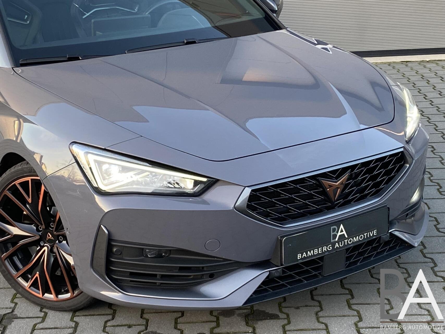 CUPRA Leon ST VZ 4Drive|pano|trekhaak|Brembo| full-option, Auto's, Automaat, Dealer onderhouden, Gebruikt, Met garantie (alle)