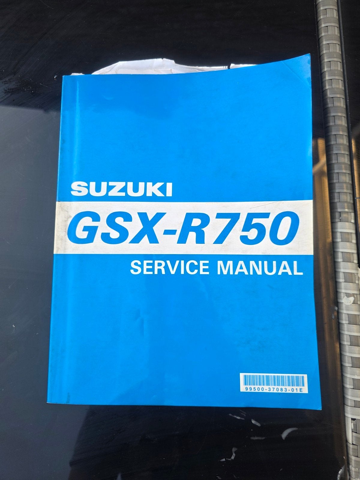 Suzuki GSX-R750 Service Manual (1997-1999), Ophalen