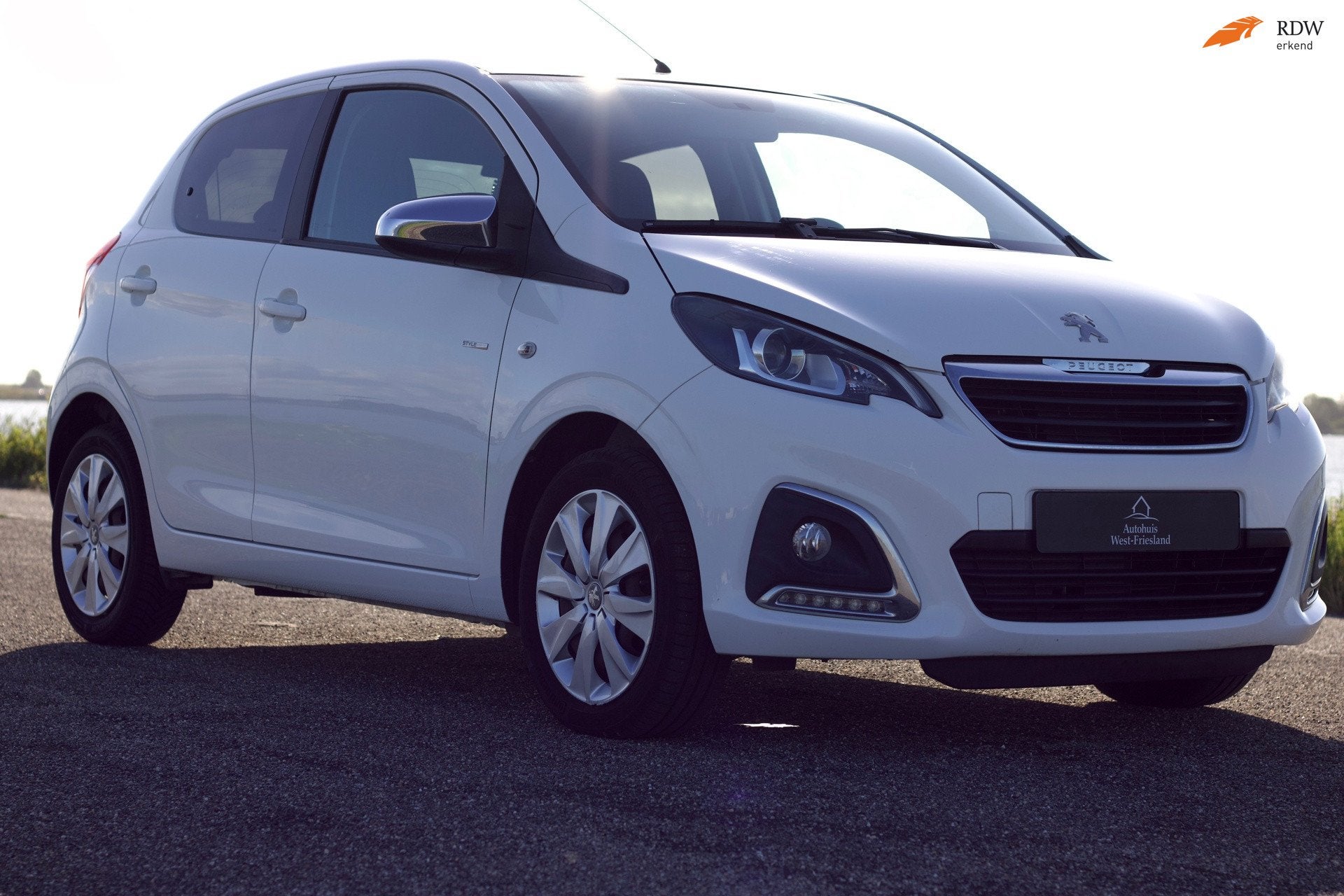 Peugeot 108 1.0 e-VTi Allure TOP!, Auto's, Peugeot, Dealer onderhouden, Stof, Gebruikt, 4 stoelen