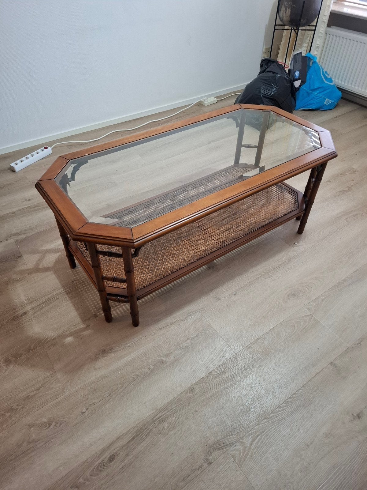 Vintage Salontafel met Glasplaat en Rotan Detail, Ophalen, 50 – 75, Gebruikt, 100 tot 150 cm