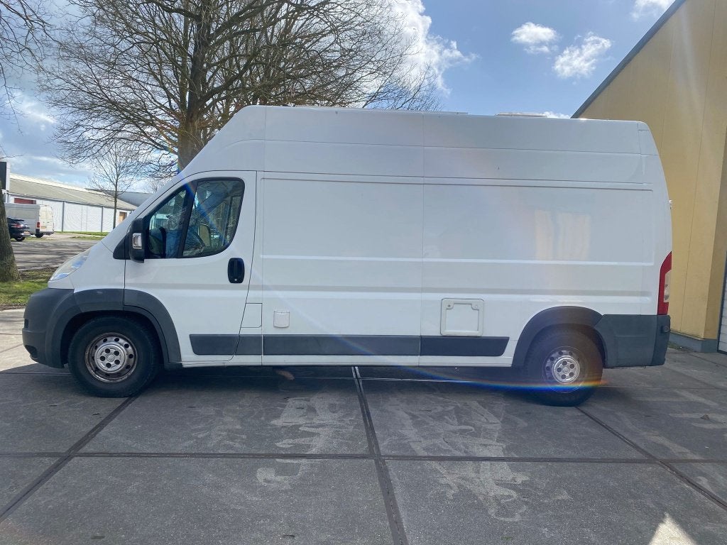Zelfbouwcamper Peugeot Boxer voor 5 personen - Offgrid, Overige merken, Buscamper of Camperbus, Treinzit, Particulier