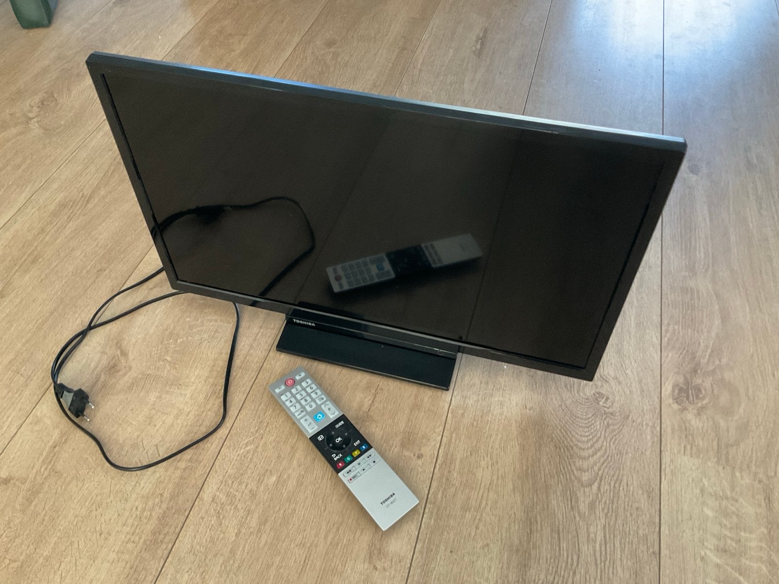 Toshiba LCD TV 24W1963DG met afstandsbediening, Ophalen, 40 tot 60 cm, Gebruikt, Toshiba