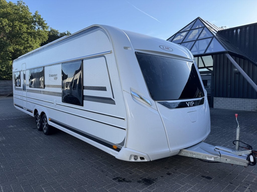 LMC Exquisit 695 VIP 2020 | Vrijst. Queensbed | Voortent, Caravans en Kamperen, Caravans, Bedrijf, Treinzit, 6 tot 7 meter, Overige typen