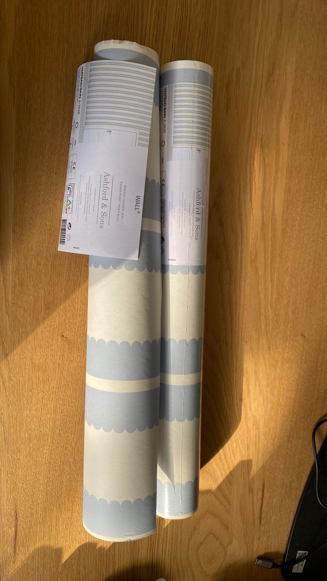 2 nieuwe rollen Kwantum behang Noah blauw beige gestreept, Ophalen of Verzenden, Vliesbehang, Blauw