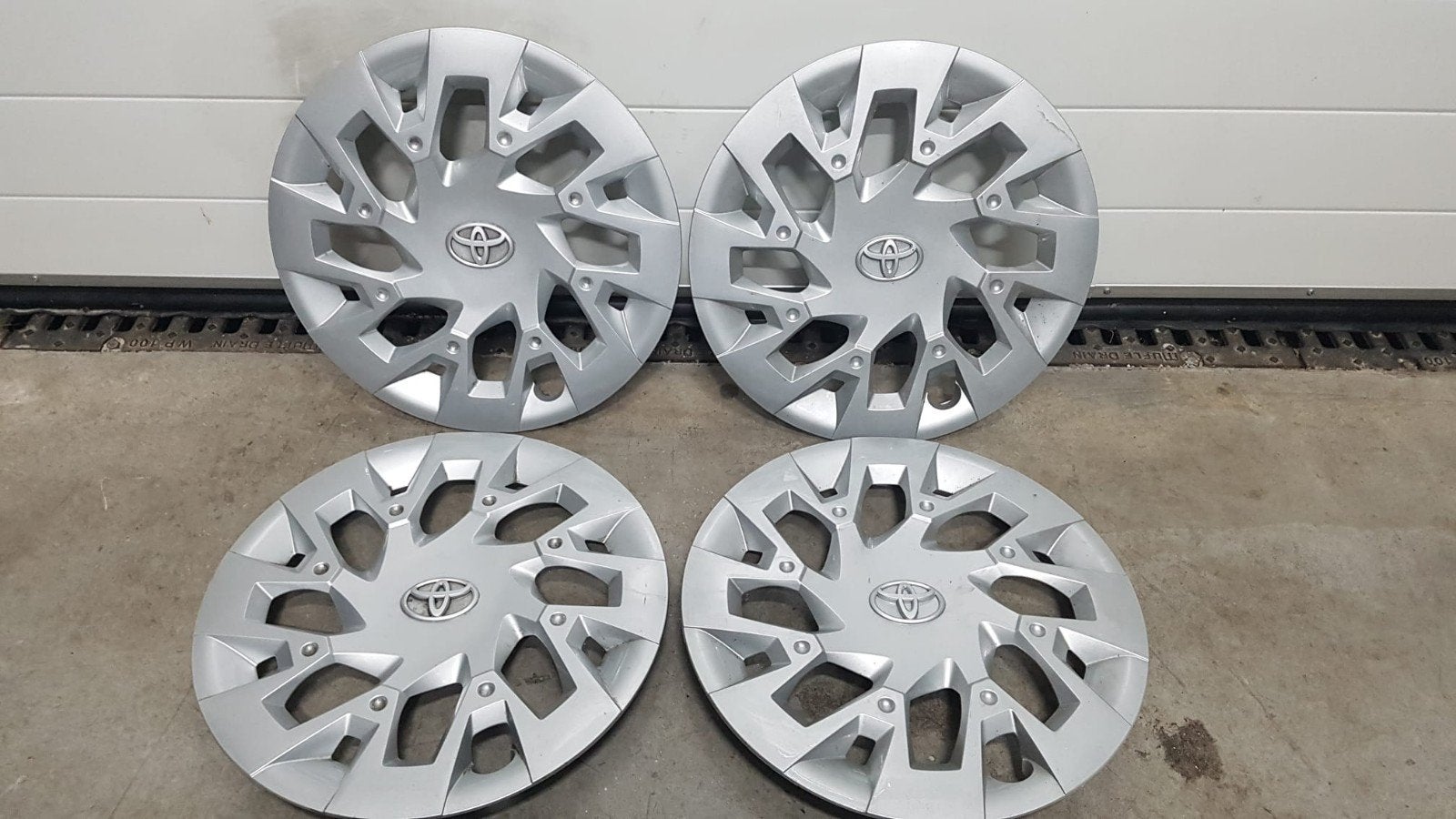 Orig. Toyota Aygo X-play wieldoppen 15inch. Nieuwstaat!, Auto diversen, Wieldoppen, Ophalen of Verzenden, Nieuw