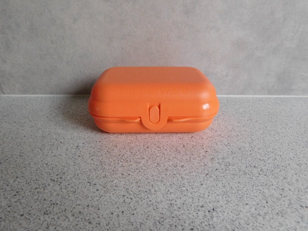 Tupperware Eco Smartclip 9,7x8,5x5,2 cm. Oranje, Huis en Inrichting, Ophalen of Verzenden, Zo goed als nieuw, Oranje, Overige typen