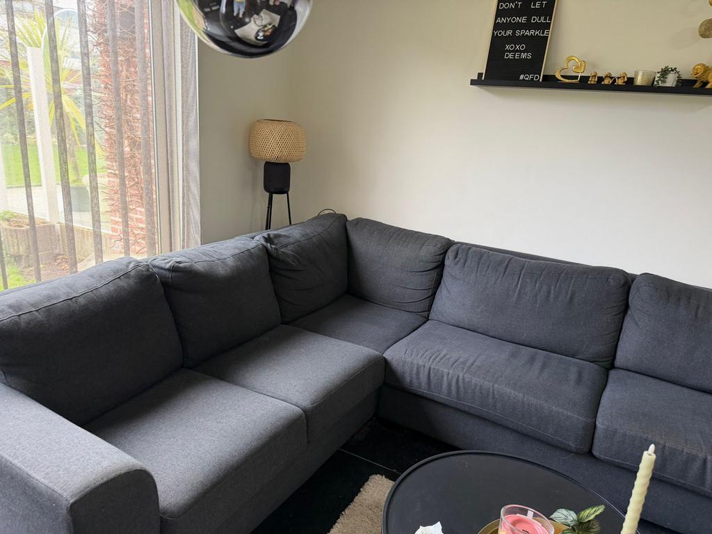 Grijze Hoekbank van Stof, Huis en Inrichting, Banken | Bankstellen, Ophalen, 250 tot 300 cm, Gebruikt, Hoekbank