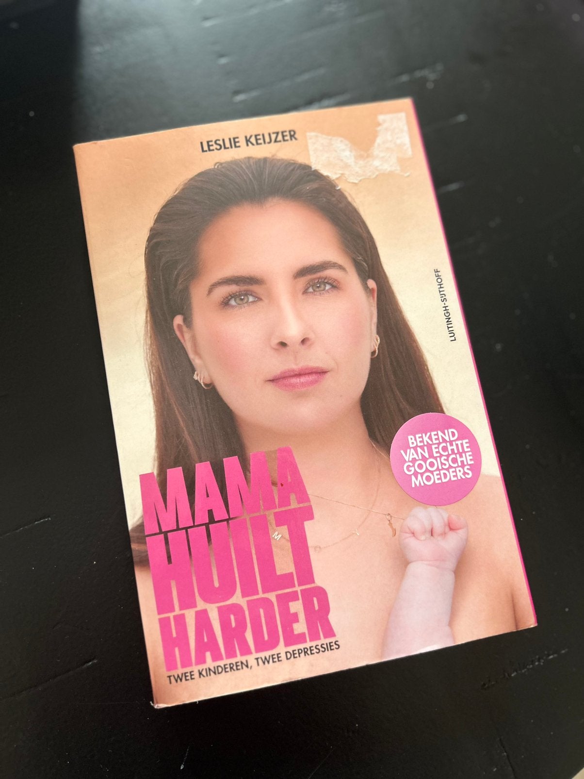 Boek mama huilt harder leslie keijzer, Ophalen of Verzenden, Zo goed als nieuw