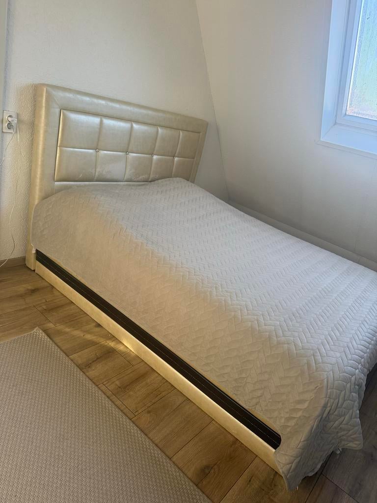 Istikbal bed met matras en opbergruimte, Overige materialen, Gebruikt, Beige, Ophalen of Verzenden