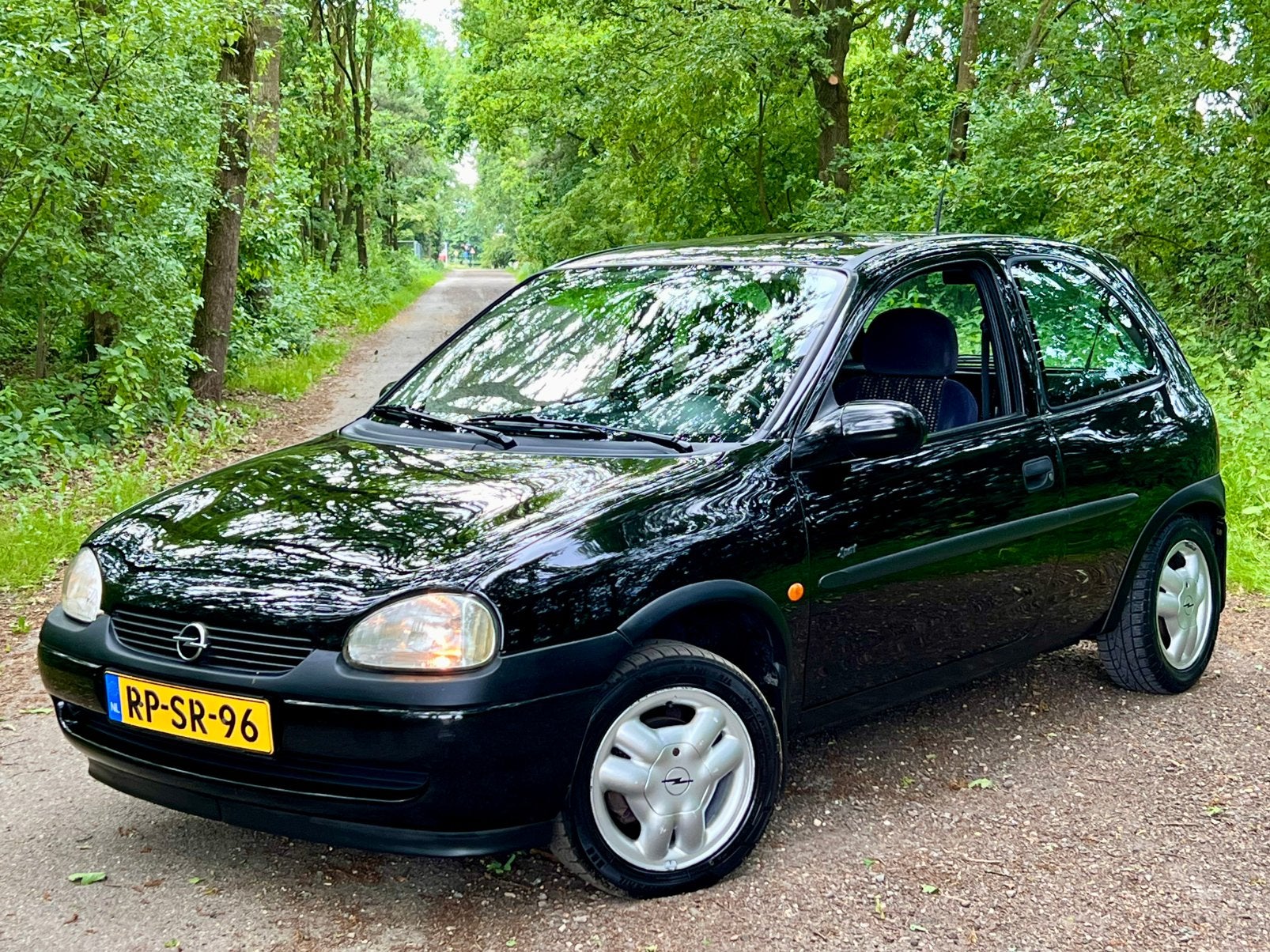 Opel Corsa 1.4i 16V Sport *GSi Optic* NAP, Bluetooth, 14”LMV, 4 cilinders, 1389 cc, Zwart, Origineel Nederlands