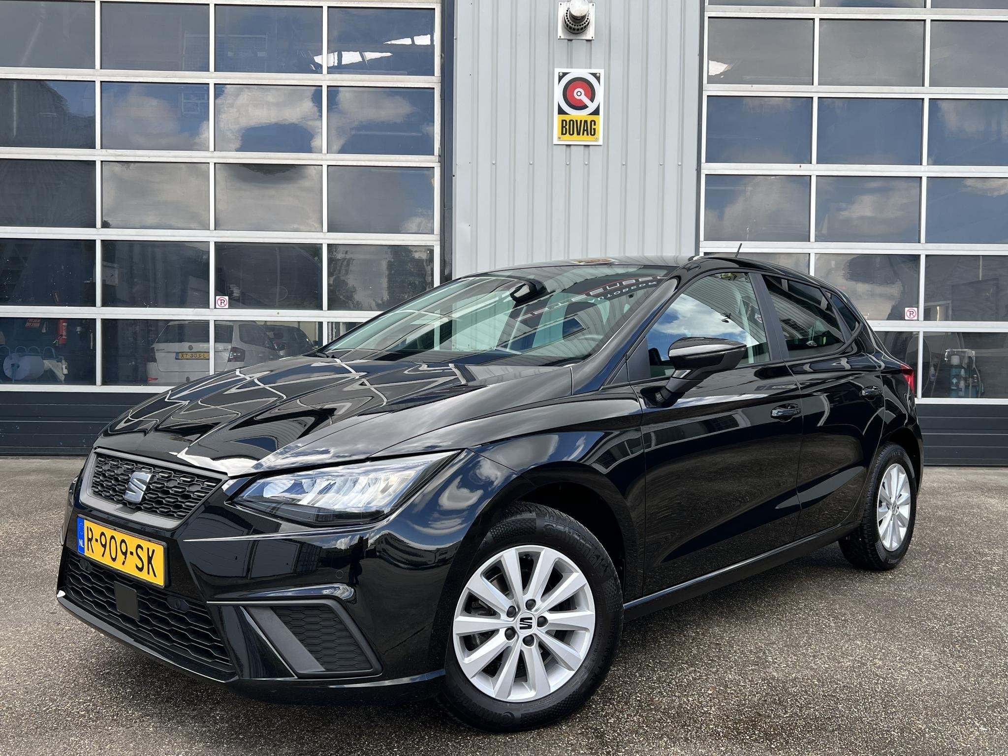 SEAT Ibiza 1.0 EcoTSI Style Business Connect Apple CarPlay S, Voorwielaandrijving, Stof, 95 pk, 1054 kg