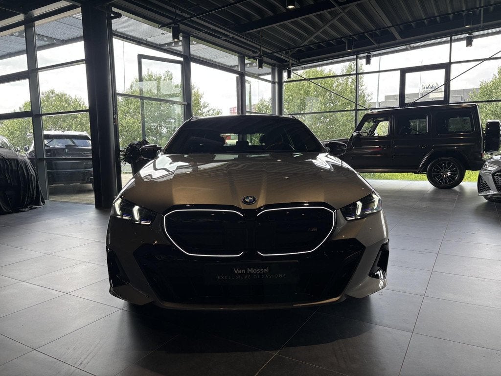 BMW i5 Touring M60 xDrive 84 kWh | M-SPORT PRO | DRIVING ASS, Auto's, BMW, 12 maanden, Gebruikt, 2325 kg, I5
