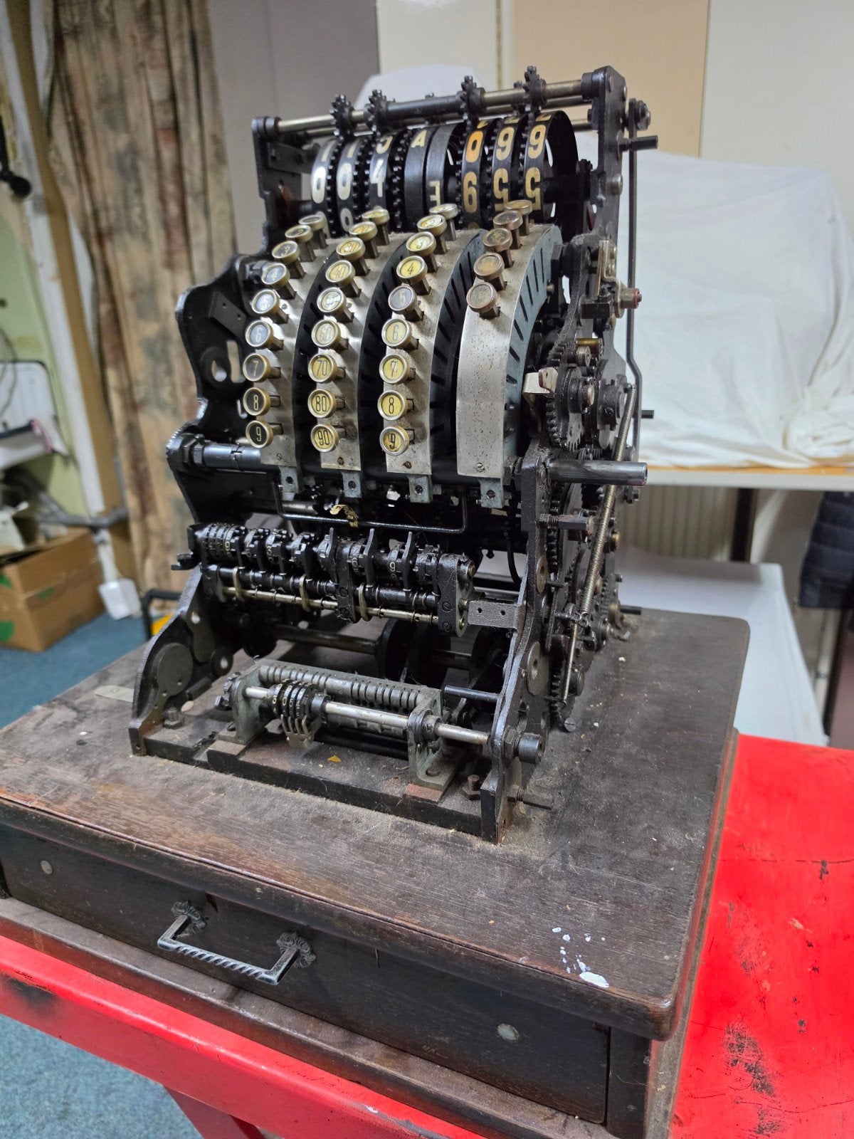 Antieke kassa mechaniek, Ophalen