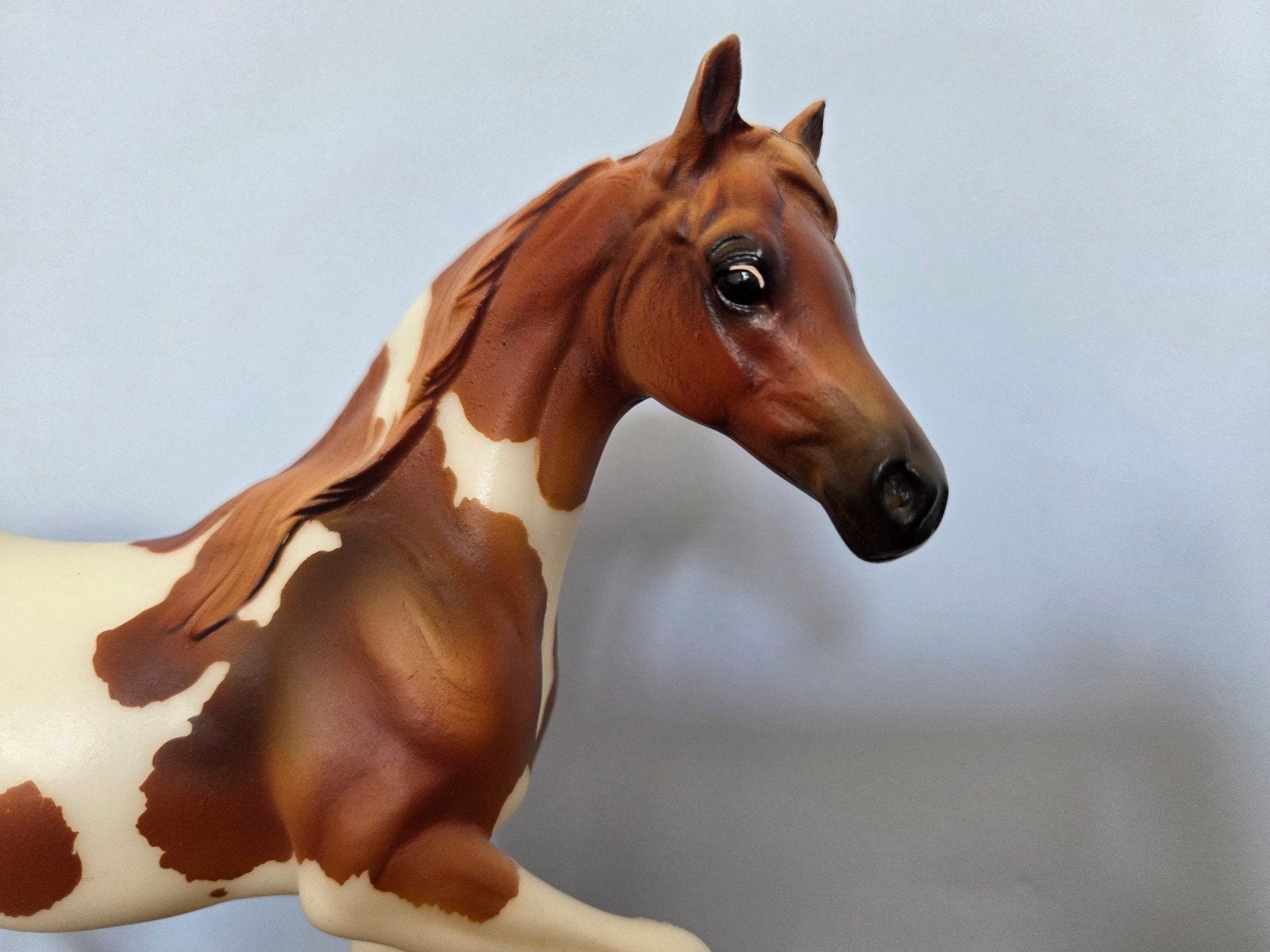 Breyer Classic (1:12) Cosette | WEB SPECIAL Collectors Club, Ophalen of Verzenden, Zo goed als nieuw, Paard, Beeldje of Figuurtje