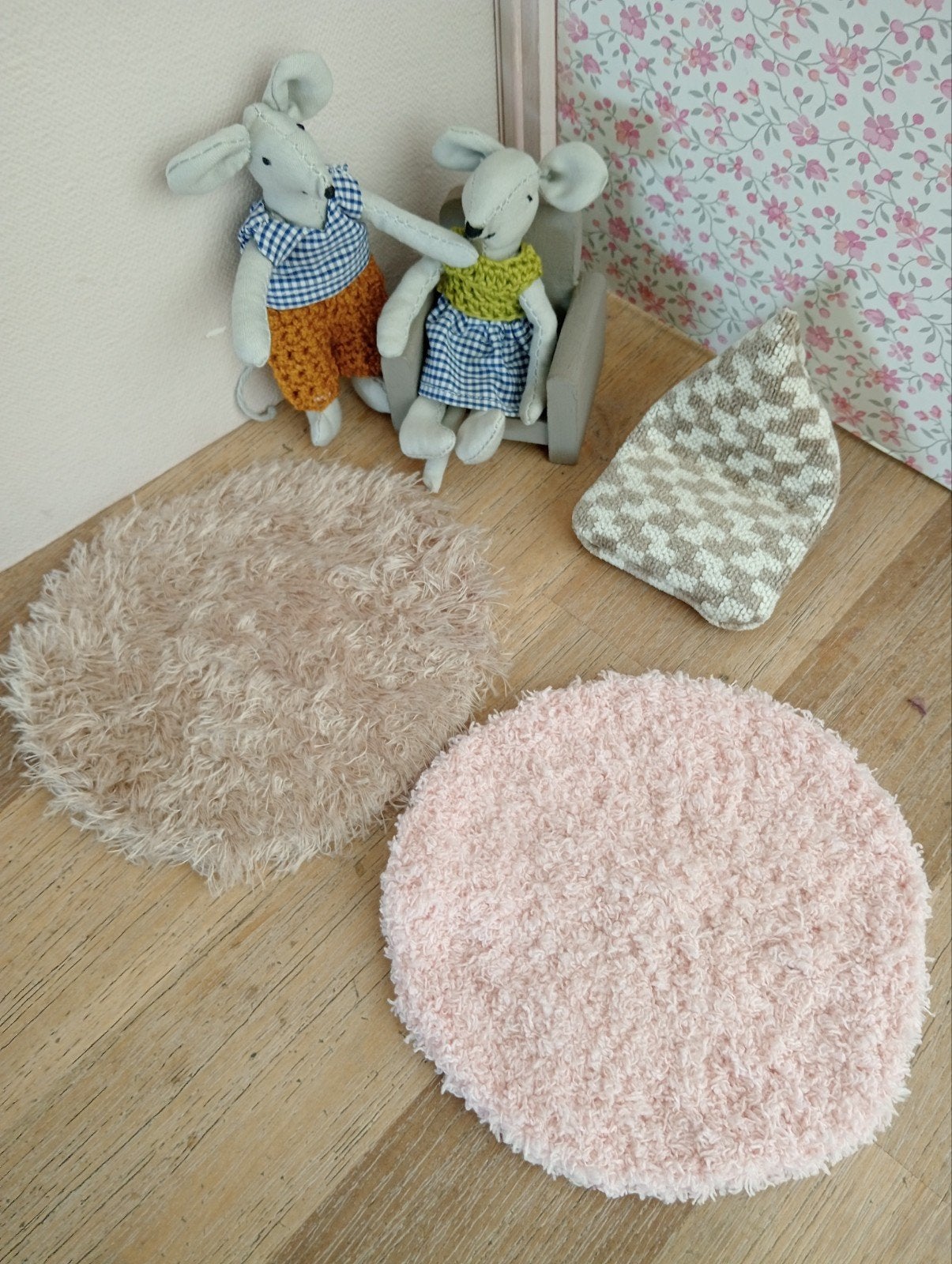 vloerkleedje beige /roze muizenhuis, Ophalen of Verzenden, Nieuw, Poppenhuis