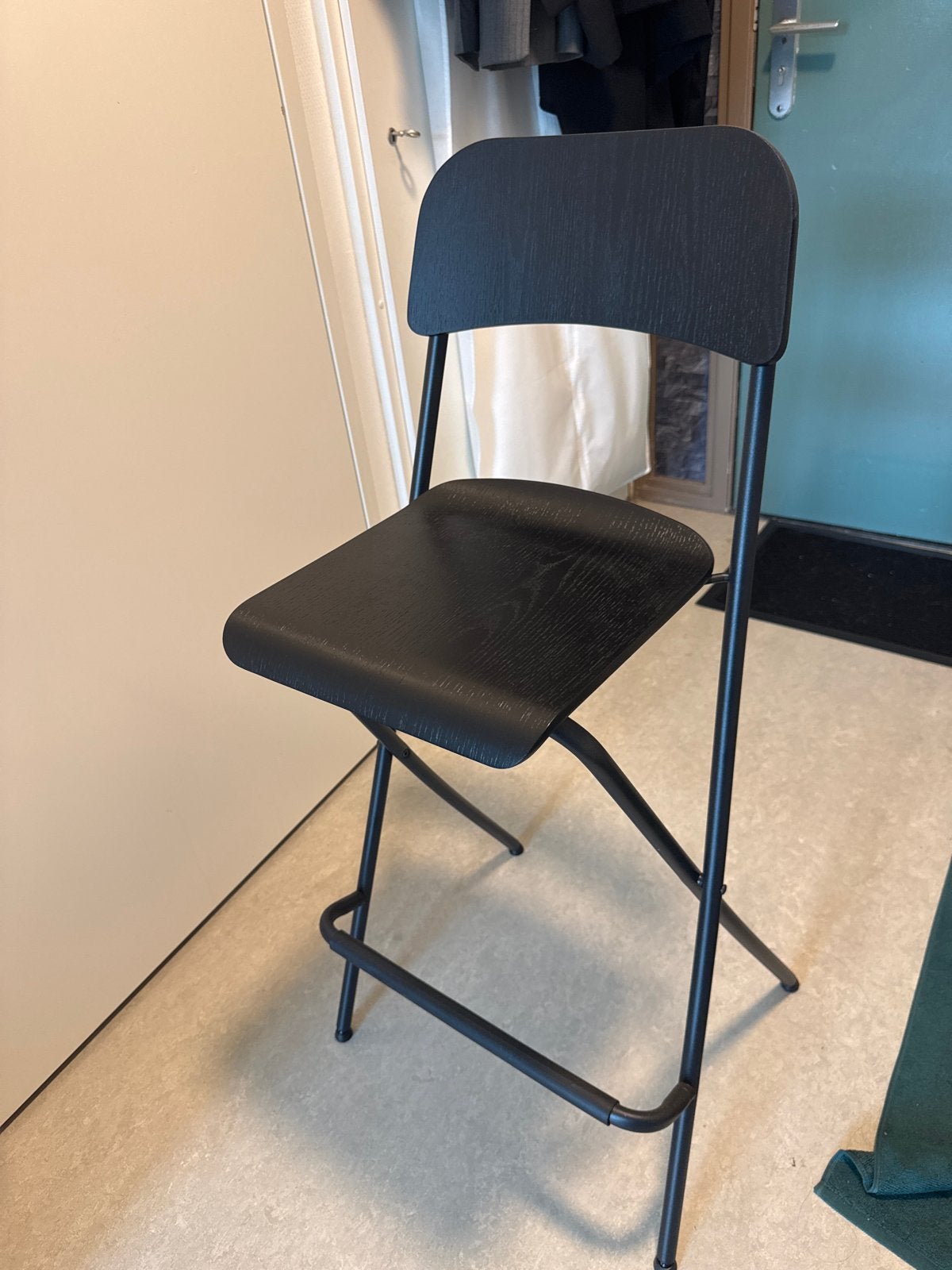 Ikea franklin  Zwarte opvouwbare barkruk met rugleuning, Ophalen, Met voetsteun, 60 tot 90 cm, Nieuw