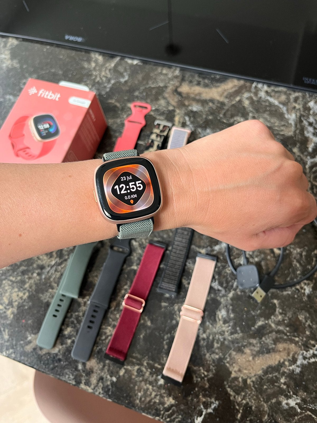 Fitbit Versa 4 Smartwatch met extra bandjes, Ophalen, Afstand, Zo goed als nieuw, Android