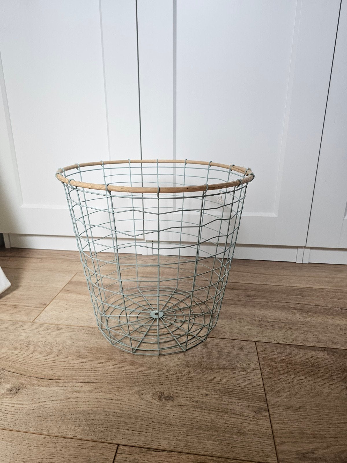 Stalen mand met bamboe rand, Huis en Inrichting, Gebruikt, Mand, Rond, Ophalen of Verzenden