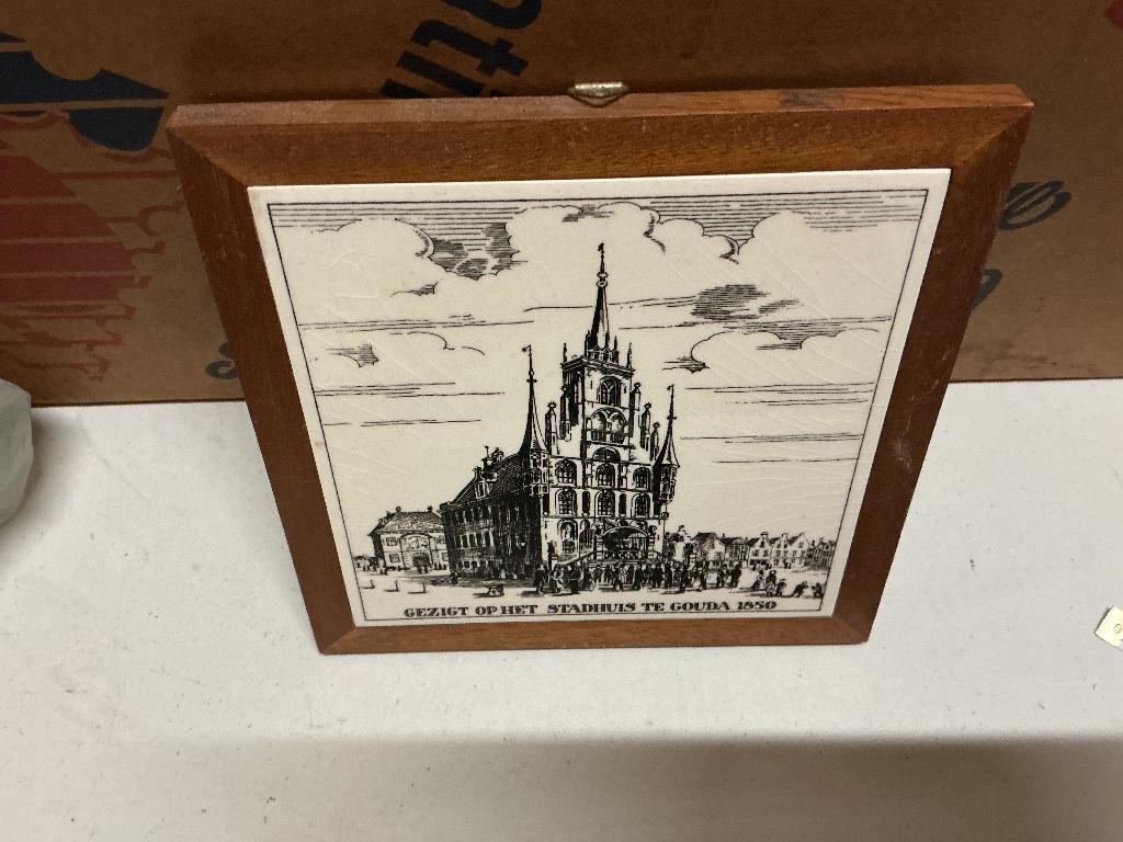 Mooi tegeltje van stadhuis Gouda 1850, Antiek en Kunst, Ophalen
