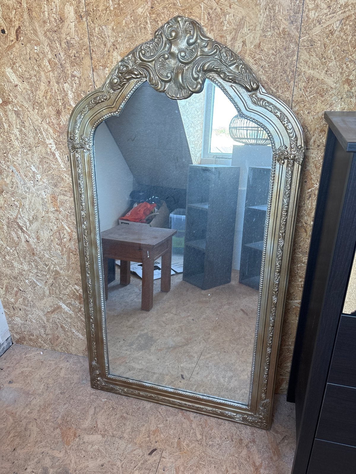 Grote gouden spiegel met sierlijke lijst, Ophalen, Gebruikt, 100 tot 150 cm, 75 tot 100 cm
