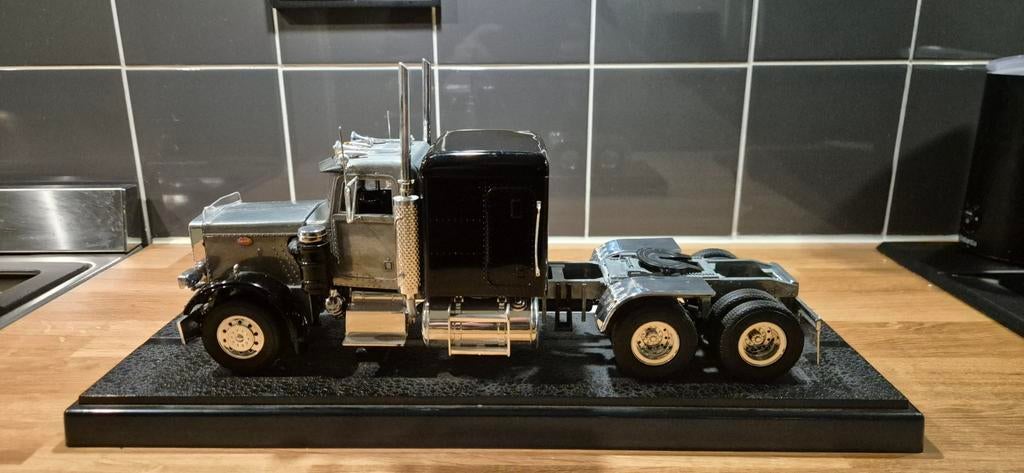 Peterbilt truck
Merk Revell
Schaal 1 24, Ophalen of Verzenden, Zo goed als nieuw, Bus of Vrachtwagen, Revell