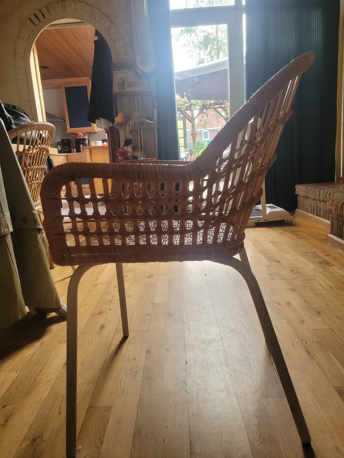 Rotan stoel met metalen poten, Ophalen, Gebruikt, Metaal, Eén
