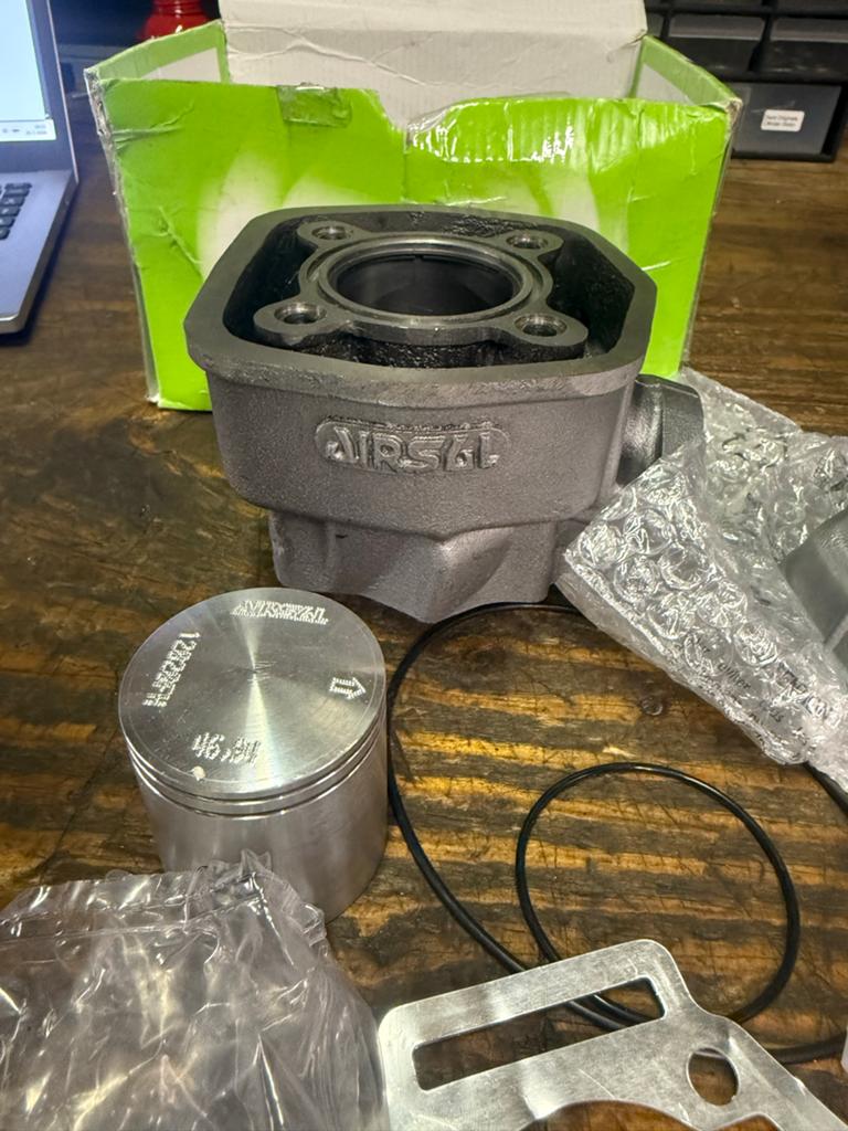 Derbi NT Cilinder Airsal Iron 70cc - Nieuw met lichte schade, Derbi, Derbi, Nieuw, Ophalen of Verzenden