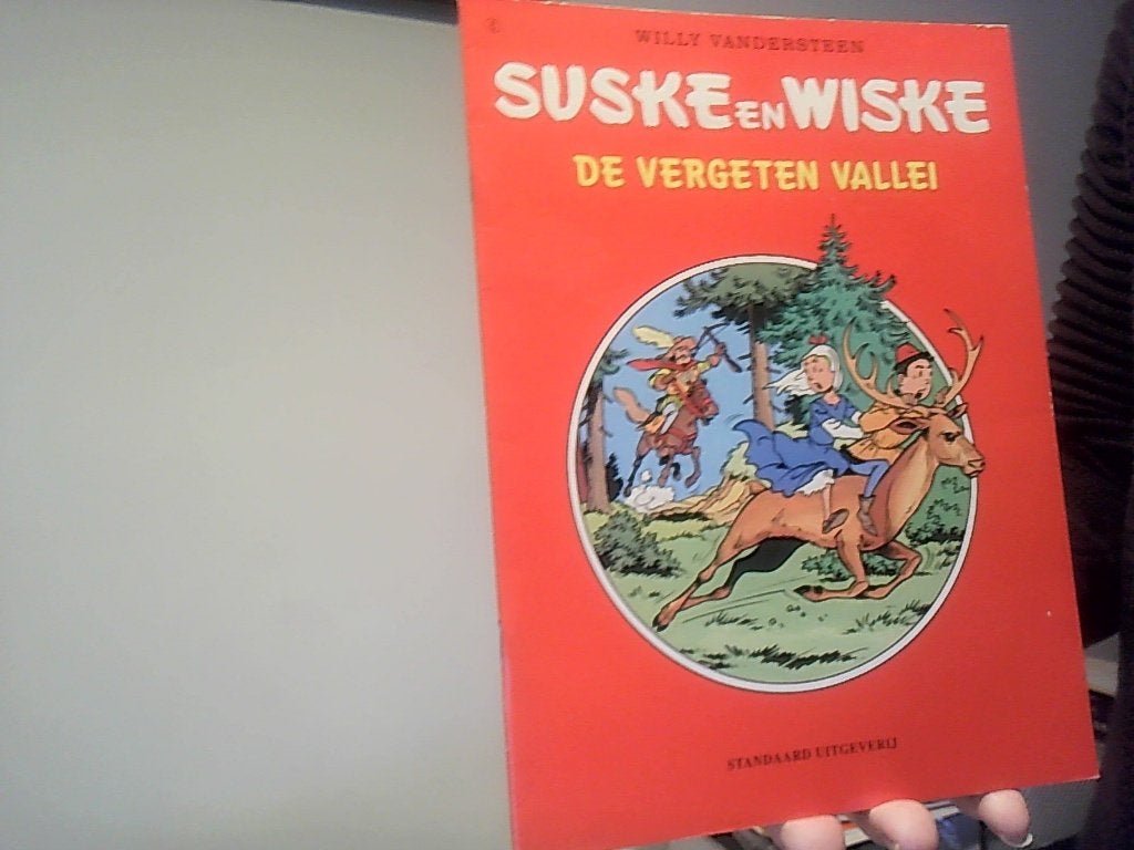 suske en wiske nr 6 de vergeten vallei uit 2000, Boeken, Eén stripboek, Ophalen of Verzenden, Zo goed als nieuw
