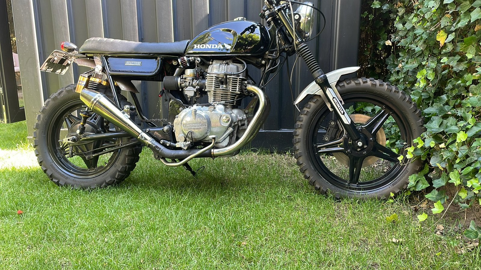 Honda cm400 scrambler, Motoren, 2 cilinders, Particulier, Handgeschakeld, Minimaal motorrijbewijs A1