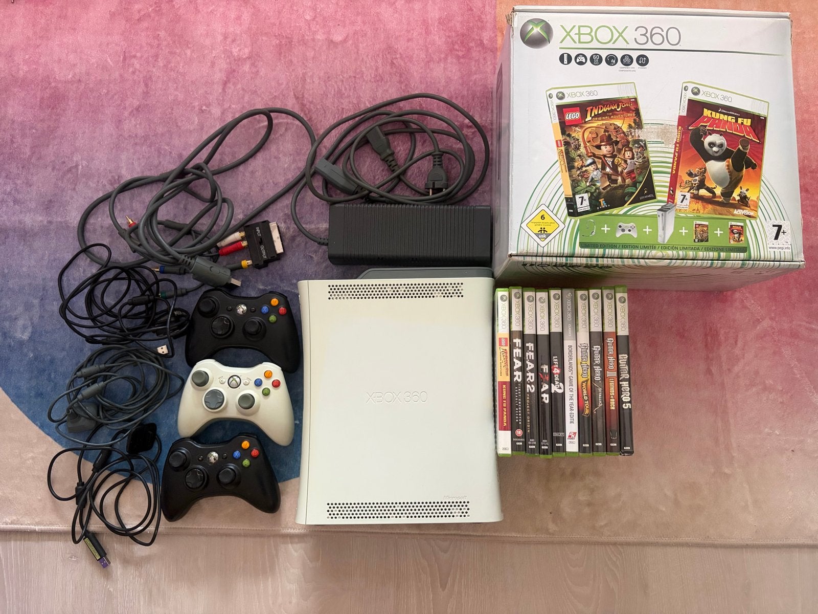 Xbox 360 met 3 controllers en 10 spellen, Gebruikt, Vanaf 18 jaar, Overige genres, Eén computer