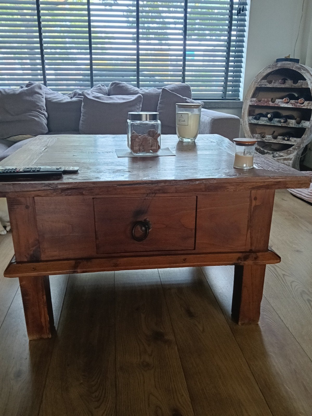 salontafel.90 cm bij 90 cm.hoogte is 54 cm, Ophalen
