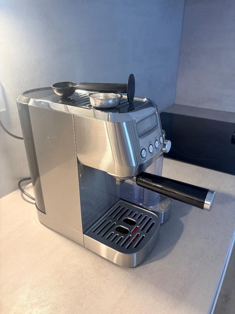Koffiezetapparaat van lugia, Ophalen, Koffiemachine, Gemalen koffie, Zo goed als nieuw