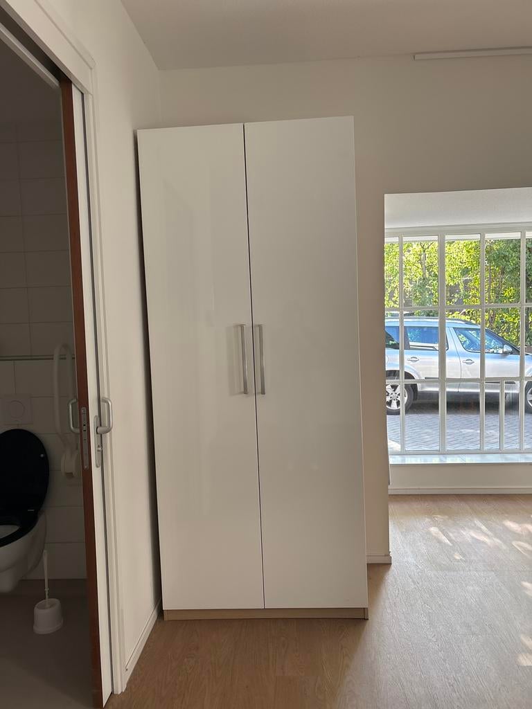 Ikea Kleding- en Ladenkast + inboedel zelf demonteren, Huizen en Kamers, Kamers te huur