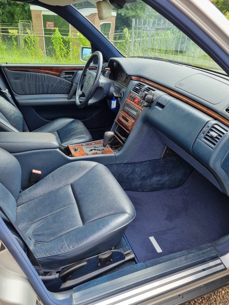 Mercedes-Benz E-Klasse 3.2 E320 Sedan Elegance Automaat W210, foto 11