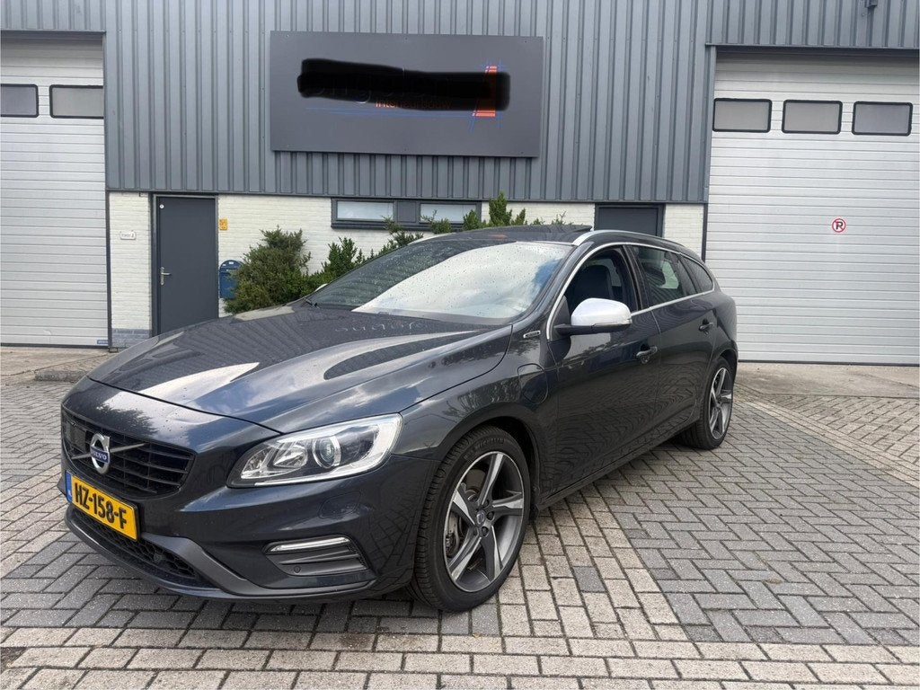 Volvo V60 2.4 D6 Twin Engine R-Design 2015, Auto's, Automaat, Vierwielaandrijving, 1880 kg, Te koop