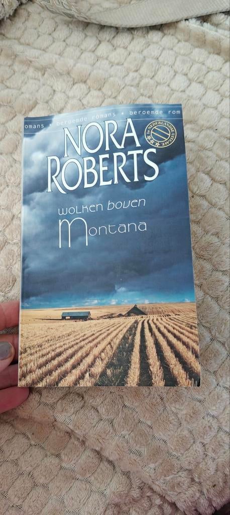 Nora Roberts - Wolken boven Montana (roman), Ophalen of Verzenden, Gelezen, Nora Roberts, Nederland