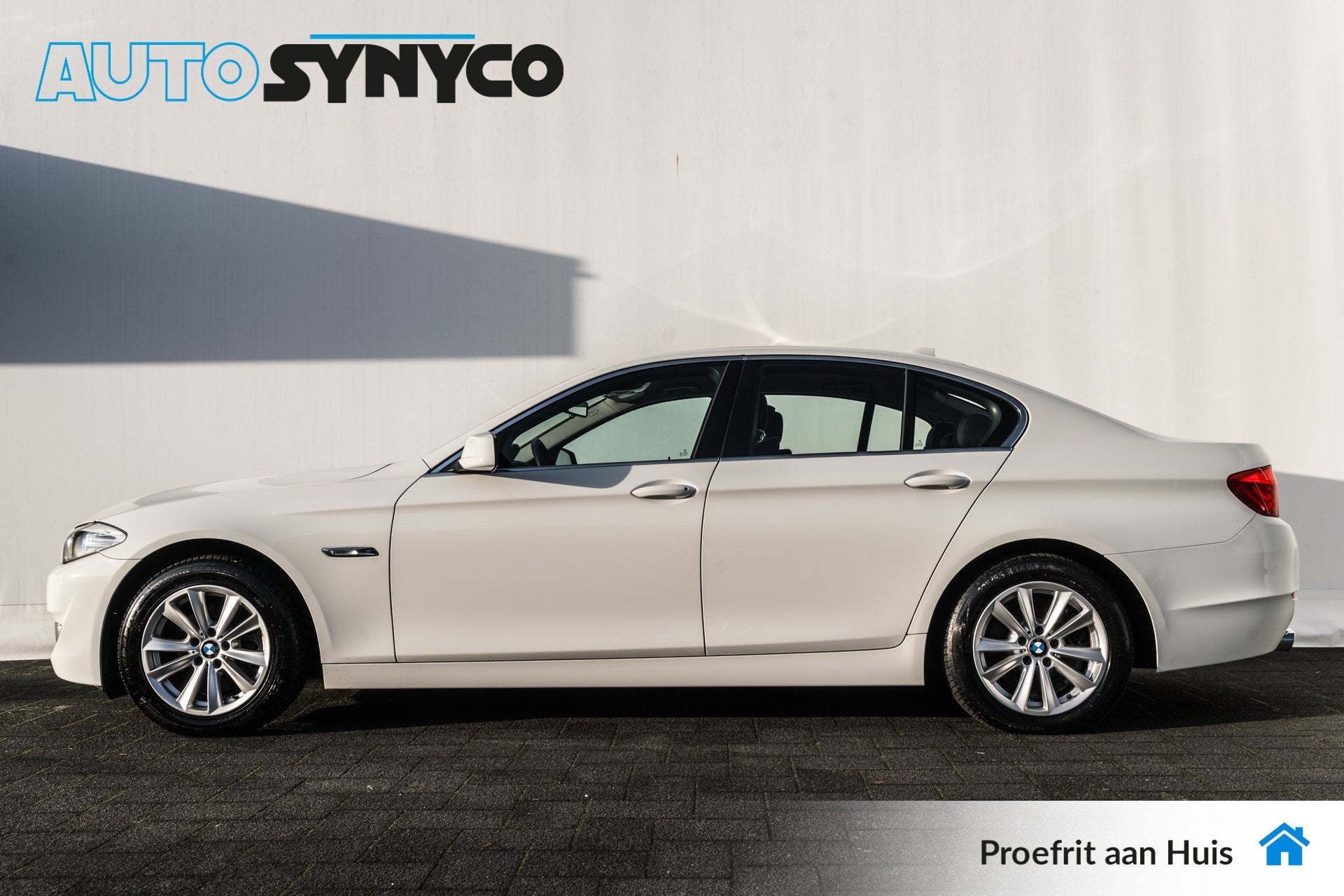BMW 5 Serie 520i | Trekhaak | Climatronic | Cruise | Navigat, Auto's, BMW, Keurmerk '100% Onderhouden', Euro 5, Gebruikt, Zwart
