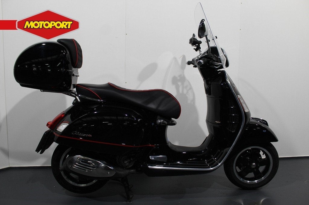 Vespa GTS 250 (bj 2016), Motoren, Scooter, Minervum 7272
4801 EB  Breda, NL, Bedrijf, Piaggio Vespa B.V.