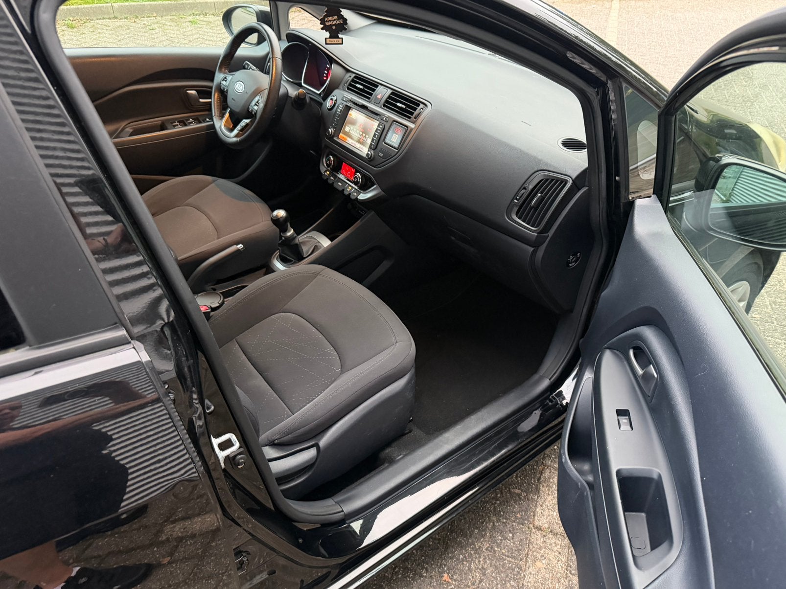 Foto 11 van Kia Rio 1.2 I 5DRS 2012 Zwart super pack. Navigatie,airco.