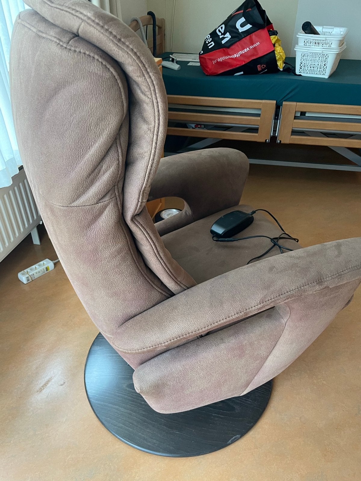 Comfortabele relaxfauteuil met massagefunctie, Ophalen, Gebruikt, Bruin, Eén