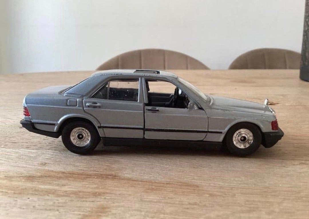 Corgi Mercedes-Benz 190E 1:36 met open deuren en schuifdak, Hobby en Vrije tijd, Ophalen of Verzenden, Gebruikt, Auto, Corgi