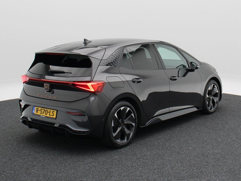 CUPRA Born Adrenaline 62 kWh 231 Pk | Stoel/Stuurverwarming, Auto's, Cupra, Automaat, 421 km, Gebruikt, Zwart