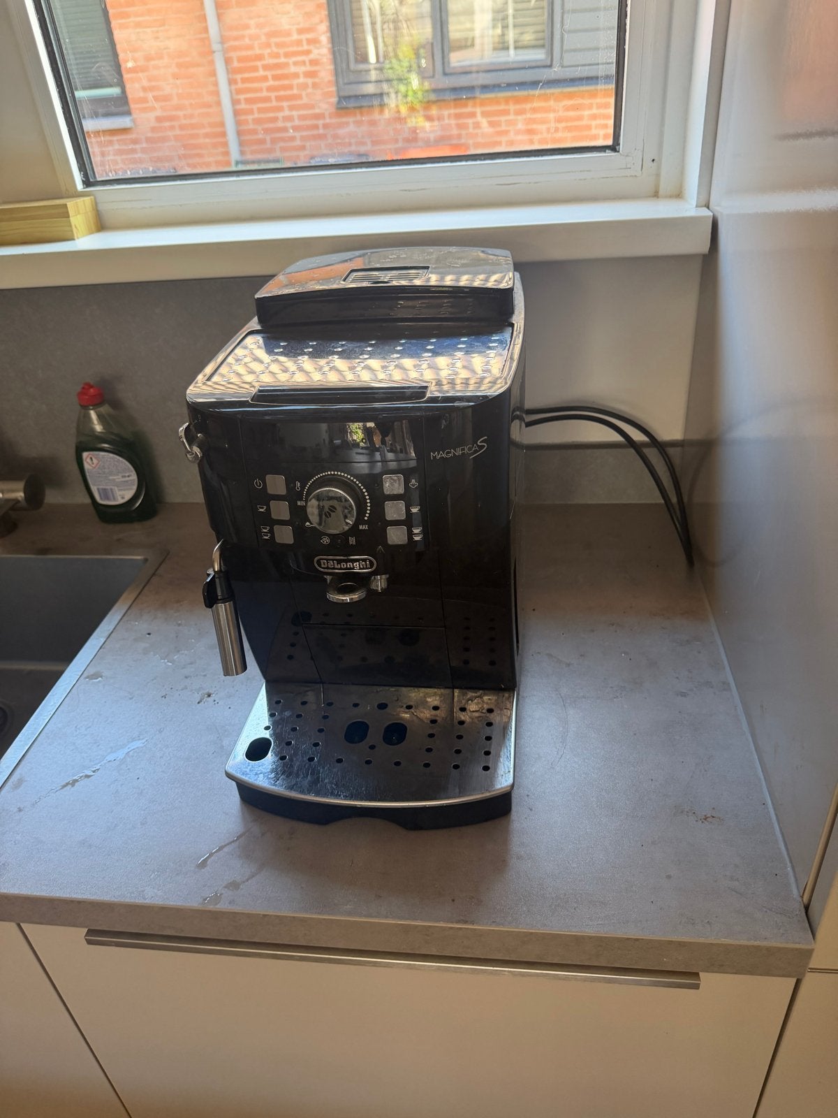 DeLonghi Magnifica S Koffiemachine - Zwart, Ophalen, Afneembaar waterreservoir, Koffiemachine, Koffiebonen