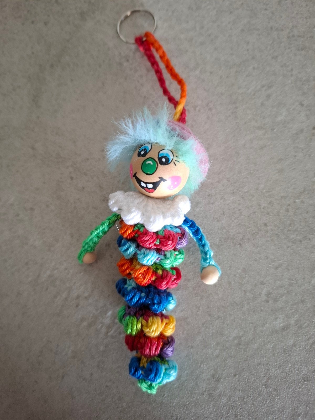 Handgemaakte Unieke Gelukspoppetje Sleutelhanger Clowntje, Ophalen of Verzenden, Nieuw, Knuffel of Figuurtje