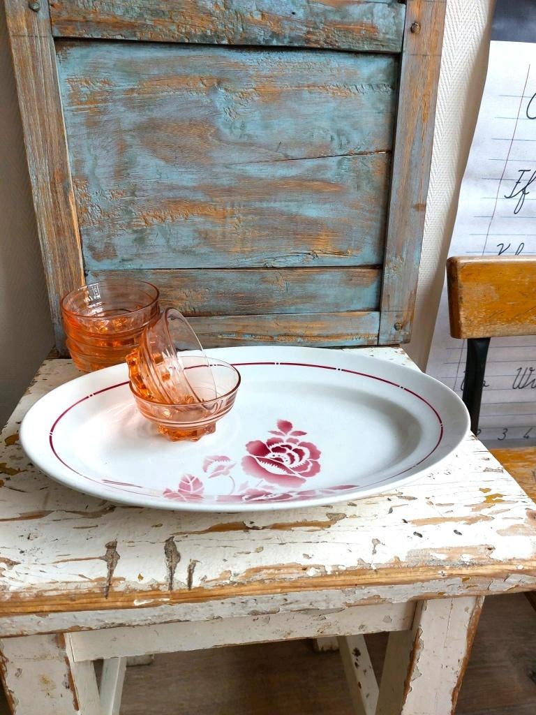 Oude serveerschaal met rood spuitdecor, Ophalen of Verzenden