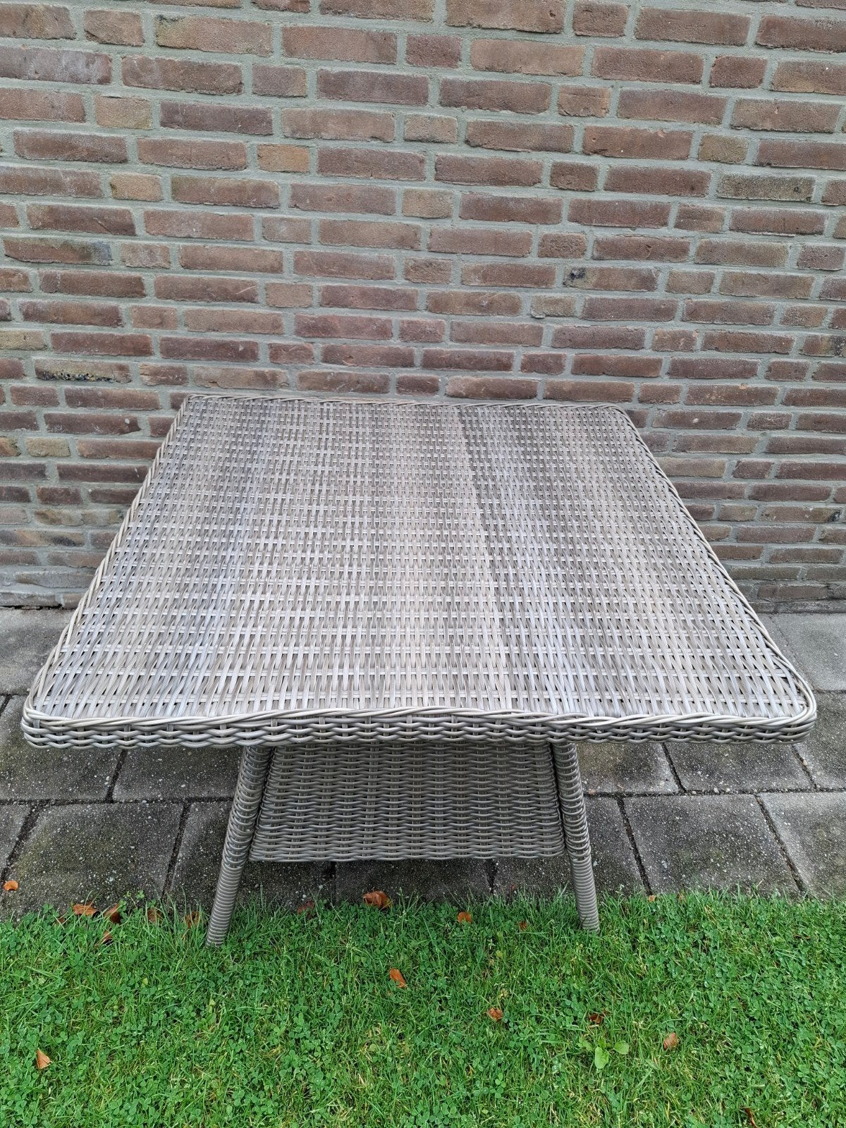Tafel Tuintafel. 90x90 cm. Kunststof vlechtwerk. Grijs/beige, Tuin en Terras, Ophalen, Gebruikt, Vierkant, Kunststof