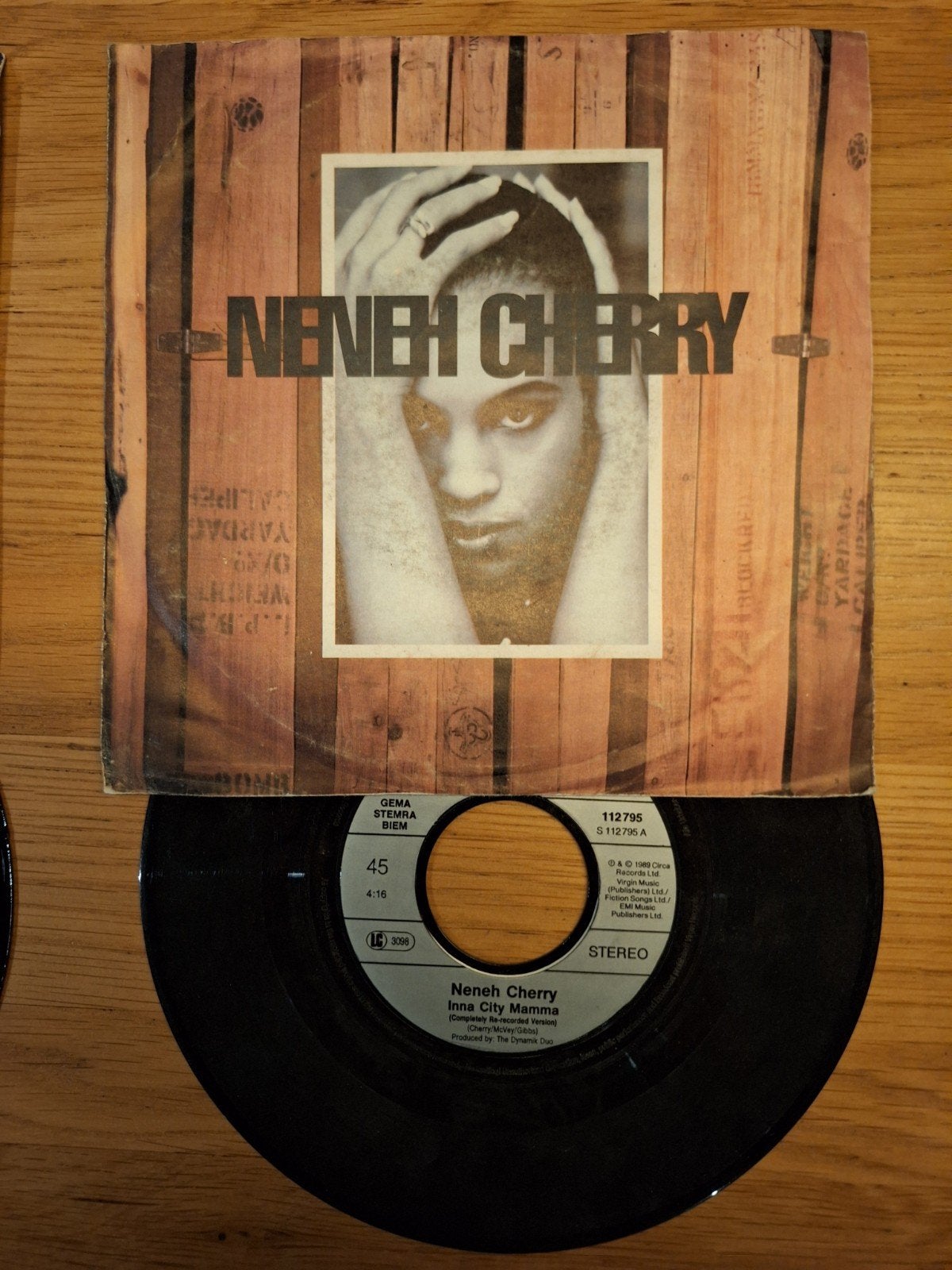 Neneh Cherry - Inna City Mamma 45 toeren single, Cd's en Dvd's, Ophalen of Verzenden, Gebruikt