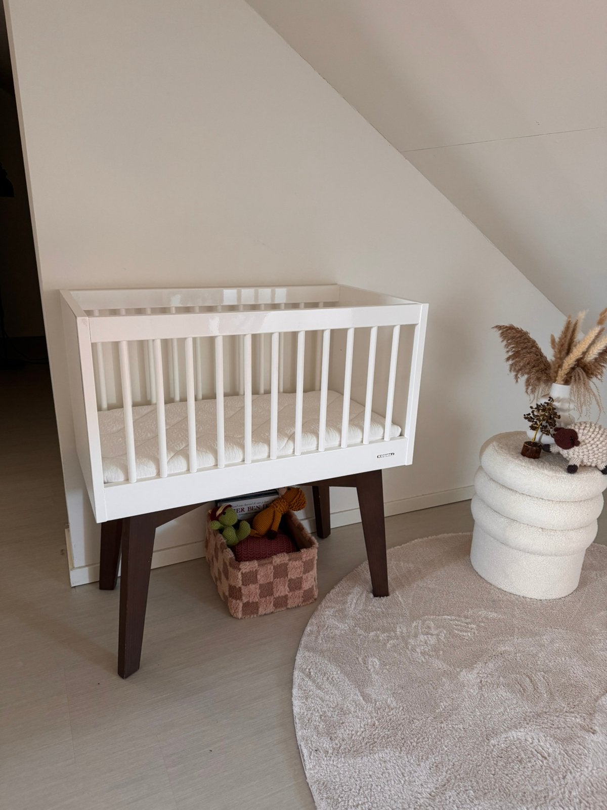 Kidsmill sixties wieg met nieuw matras (babypark), Ophalen of Verzenden, Zo goed als nieuw, Minder dan 140 cm, Matras